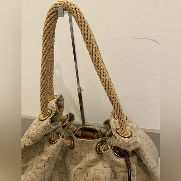 Michael Kors Large Signature Marina Tote - Picture 3 of 11